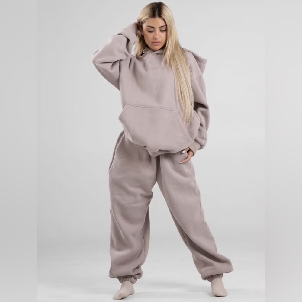 Comfrt Sweatshirt Only